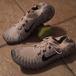Men’s NWOT Nike free 3.0 white & gray